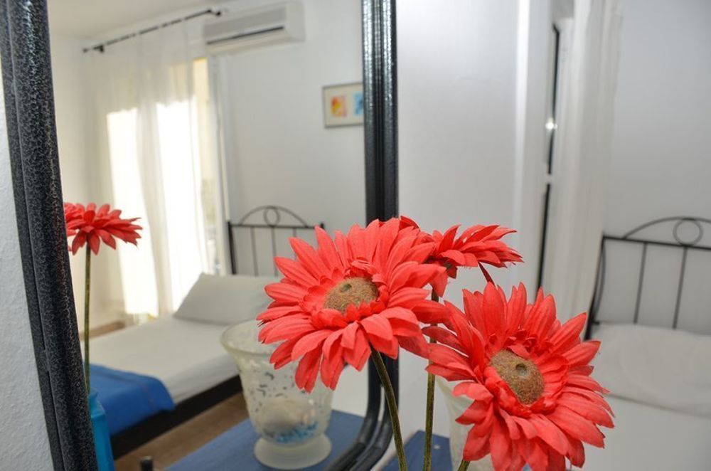 Hermes Rooms Тинос Екстериор снимка